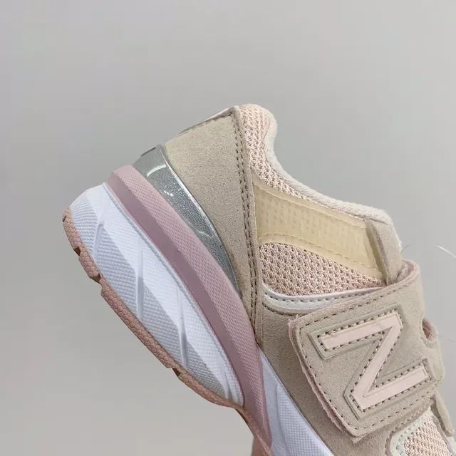 New Balance حذاء أسلوب حياة رمادي أسود منخفض مع شريط هوك أند لوب 22