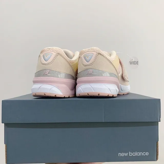 New Balance حذاء أسلوب حياة رمادي أسود منخفض مع شريط هوك أند لوب 23