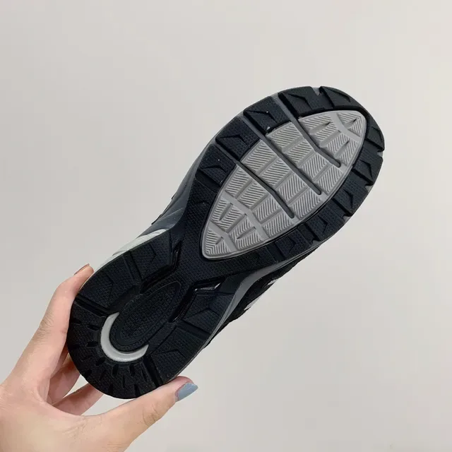 New Balance حذاء أسلوب حياة رمادي أسود منخفض مع شريط هوك أند لوب 24