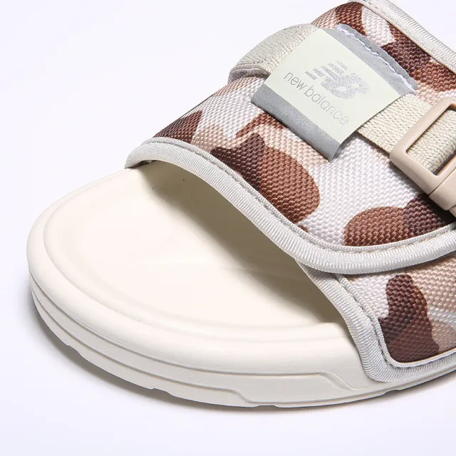 New Balance Sandália deslizante Alça Camuflada Chinelos brancos 5