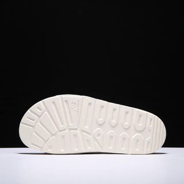 New Balance Sandália deslizante Alça Camuflada Chinelos brancos 9
