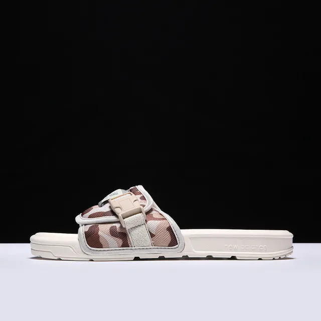 New Balance Sandália deslizante Alça Camuflada Chinelos brancos 11