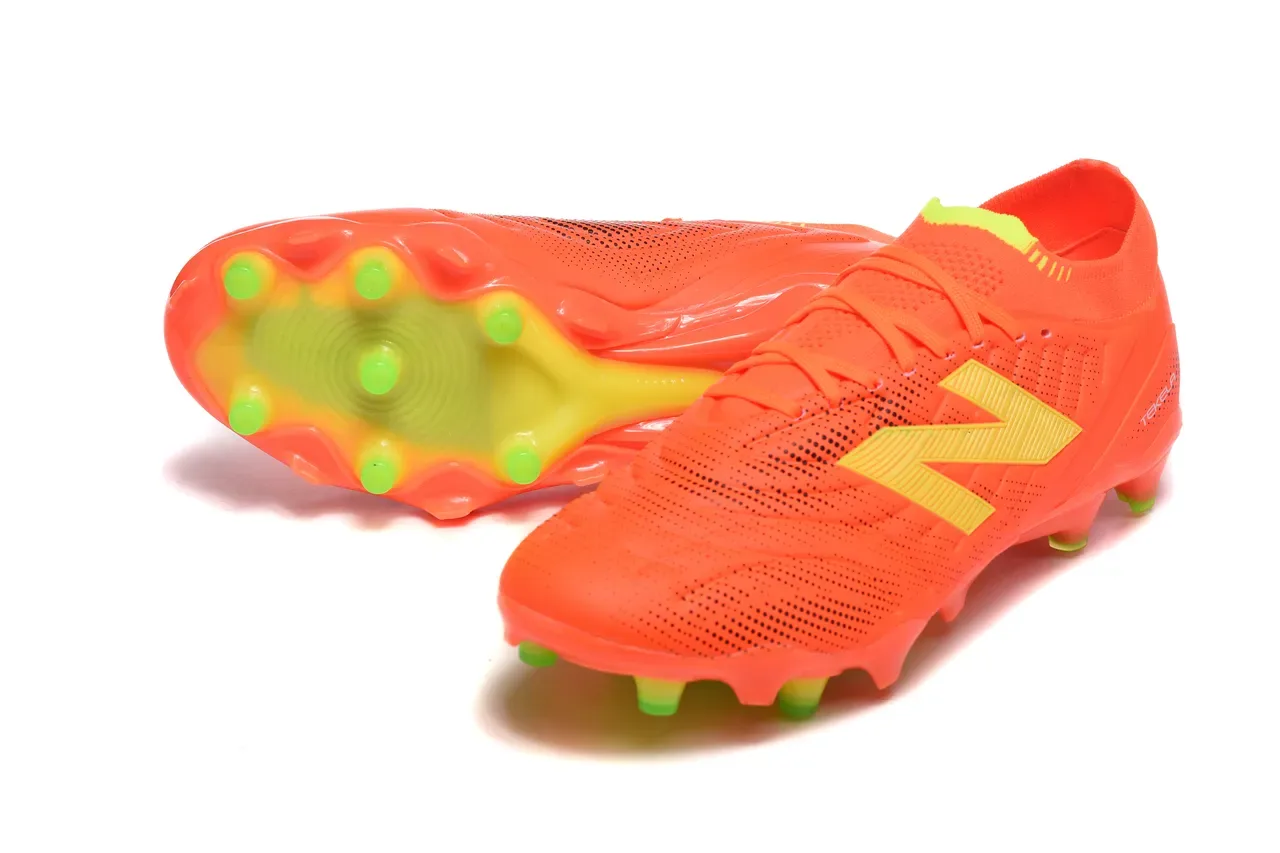 New Balance Tekela Orange Vert, Upper Synthétique Texturé, Soles Studs Moldées, Pour Terrain Firme, Chaussures de Football 7