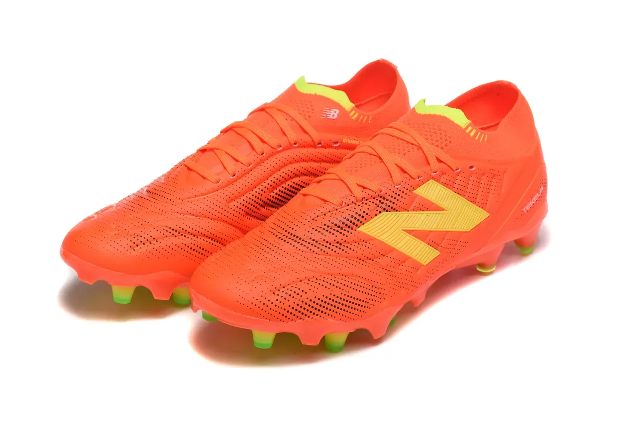 New Balance Tekela Orange Vert, Upper Synthétique Texturé, Soles Studs Moldées, Pour Terrain Firme, Chaussures de Football 8
