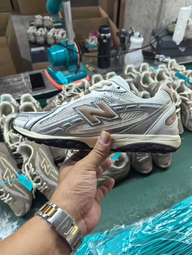 New Balance أبيض بيج ريترو رنينغ سيليويت شبكة وتغطية اصطناعية بناء أحذية رياضية أسلوب حياتي 4