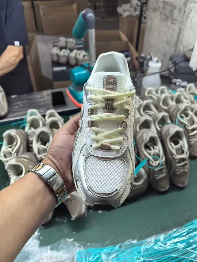New Balance أبيض بيج ريترو رنينغ سيليويت شبكة وتغطية اصطناعية بناء أحذية رياضية أسلوب حياتي 5