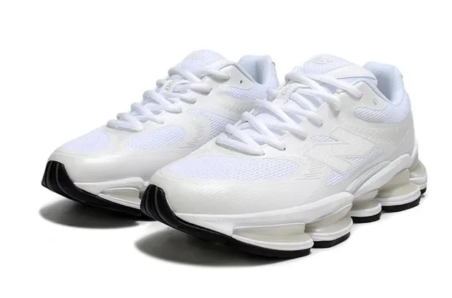 New Balance blanc noir semelle intermédiaire segmentée translucide upper synthétique et maille sneakers chunky 2