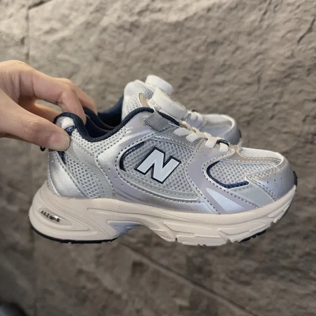 New Balance White Navy Midsole Boa Dial Closure Chunky Sneakers 9