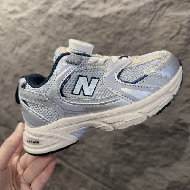 New Balance White Navy Midsole Boa Dial Closure Chunky Sneakers 10