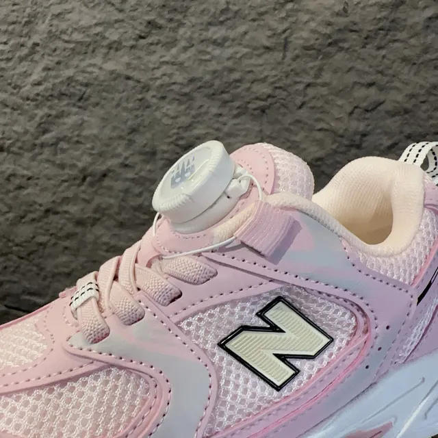 New Balance White Navy Midsole Boa Dial Closure Chunky Sneakers 23