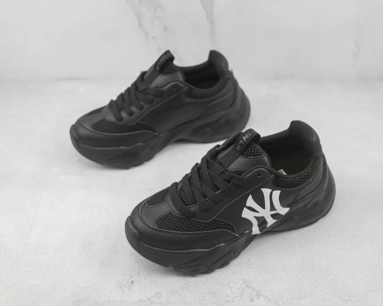 New Era Chunky Sneakers Noir Maille et Synthétique Oversize Logo NY Blanc 4