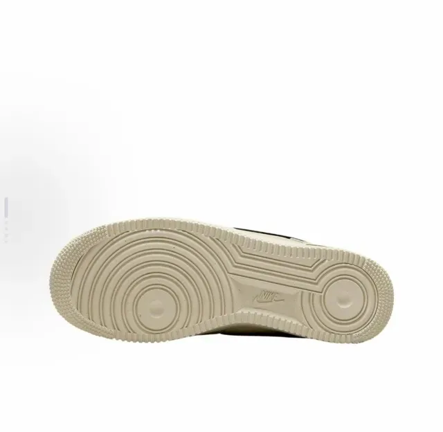 Nike Air Force 1 Beige Noir Baskets Lifestyle en Cuir à Tige Basse 2