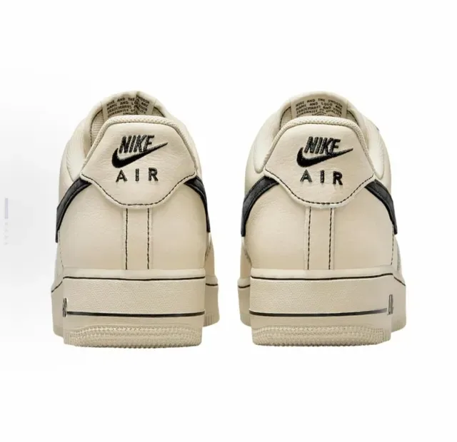 Nike Air Force 1 Beige Noir Baskets Lifestyle en Cuir à Tige Basse 3