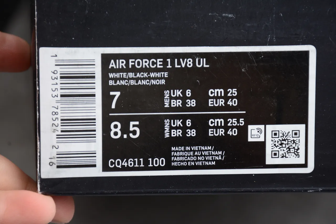Nike Air Force 1 White Black Lifestyle Sneakers 3