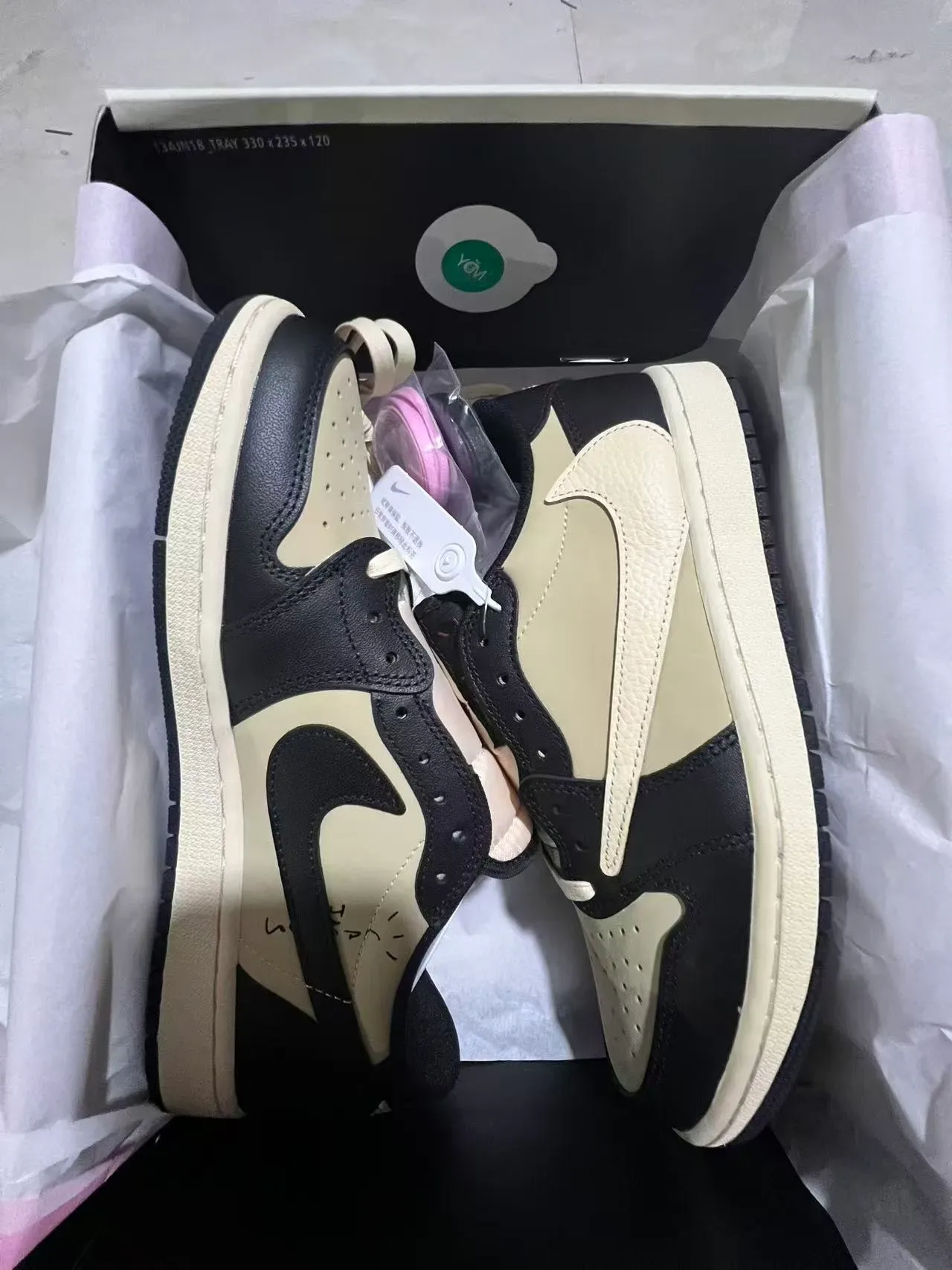 Nike Air Jordan 1 Noir et Crème Sneakers Lifestyle 9