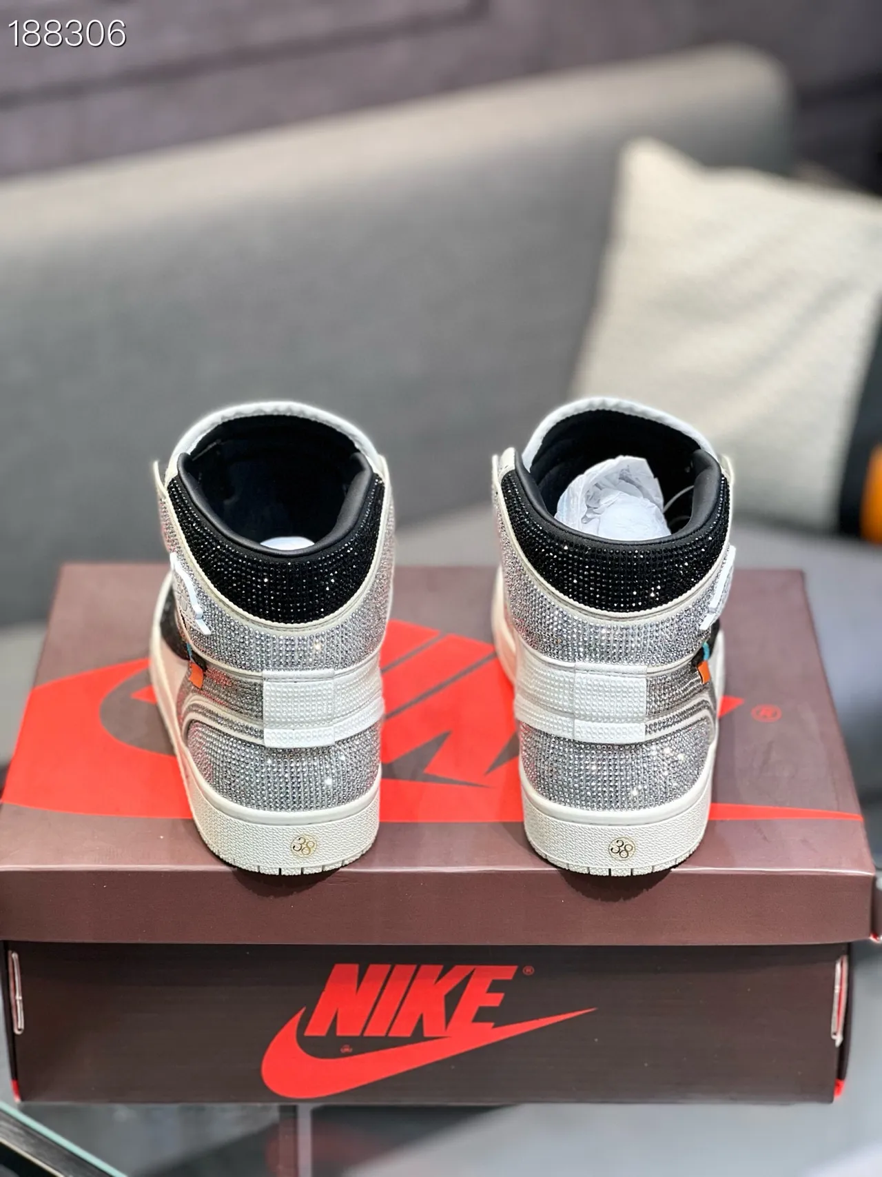 Nike Air Jordan 1 High Off-White Crystal-Embellished Chaussures de basket-ball 2