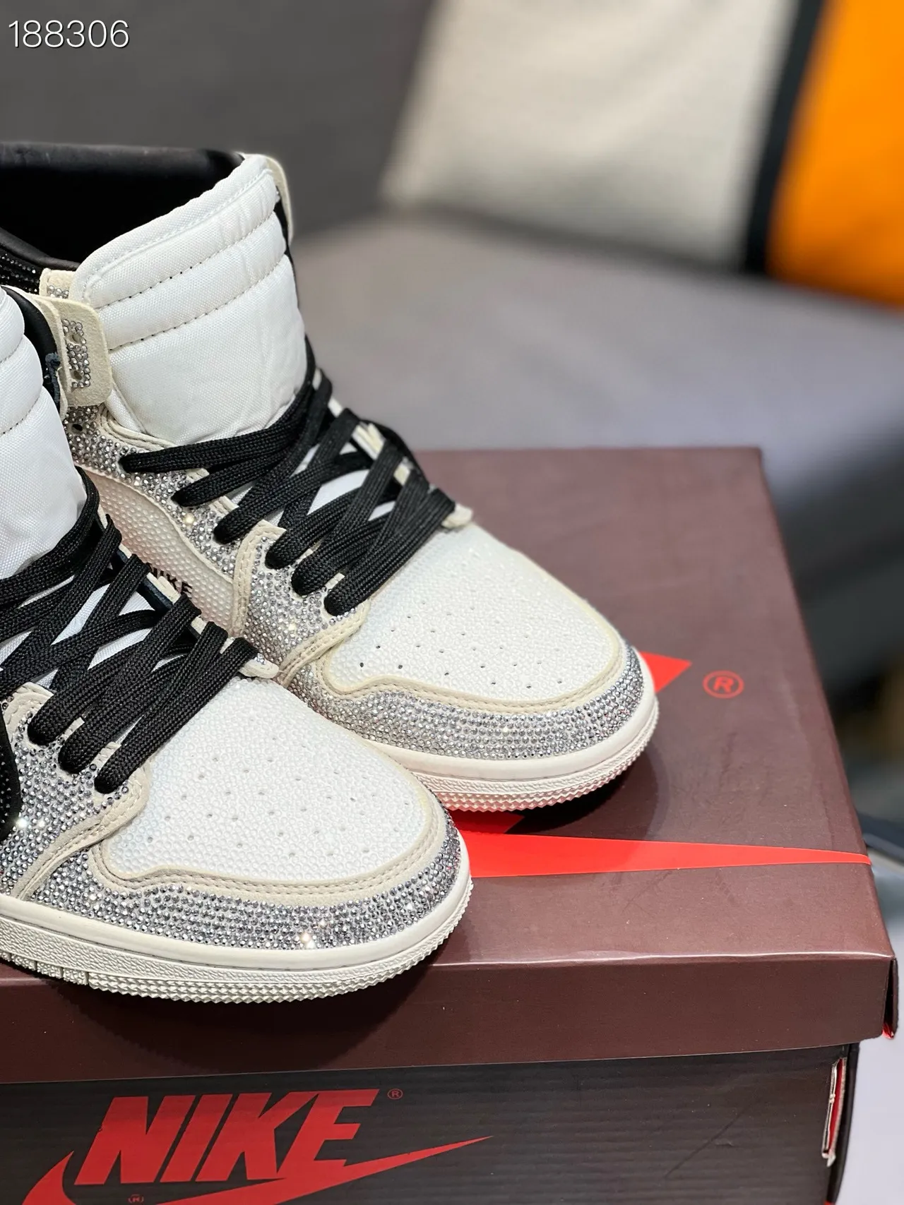 Nike Air Jordan 1 High Off-White Crystal-Embellished Chaussures de basket-ball 5