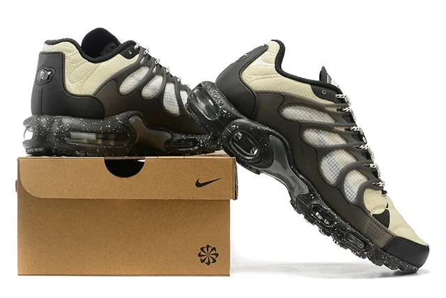 Nike Air Max Plus Beige Black Speckled Lifestyle Sneakers 6