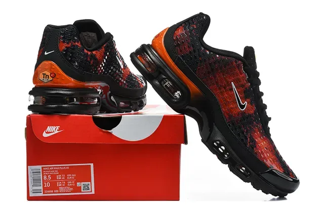Nike Air Max Plus Perforated Monochrome Lifestyle Sneakers 7