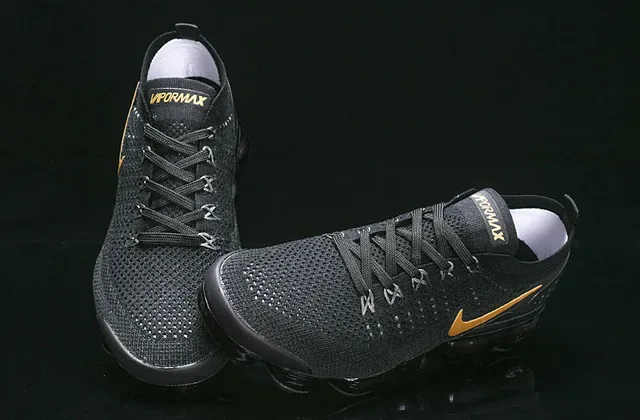Nike Air VaporMax Chaussures Lifestyle Noires et Or Métallique 11