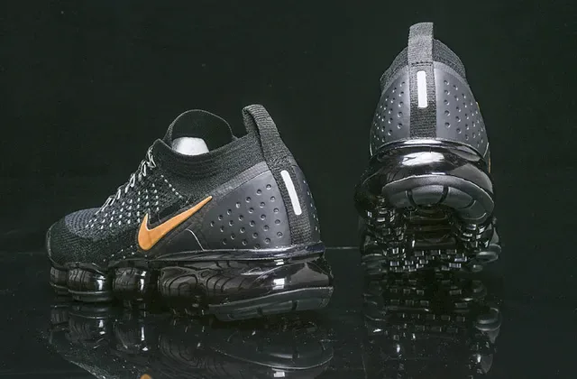 Nike Air VaporMax Chaussures Lifestyle Noires et Or Métallique 12