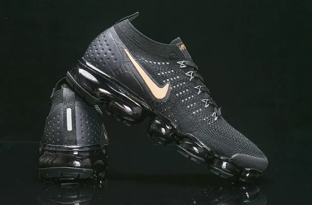 Nike Air VaporMax Chaussures Lifestyle Noires et Or Métallique 13