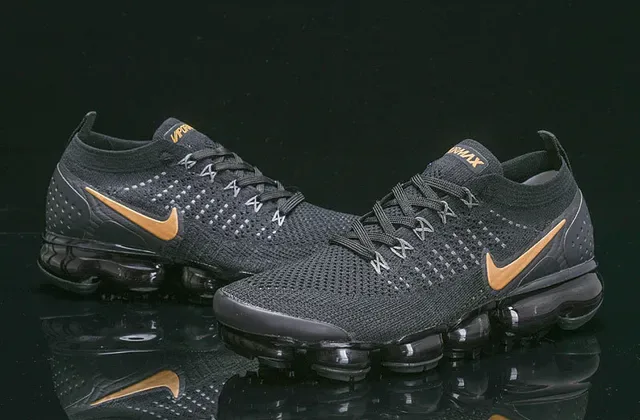 Nike Air VaporMax Chaussures Lifestyle Noires et Or Métallique 14