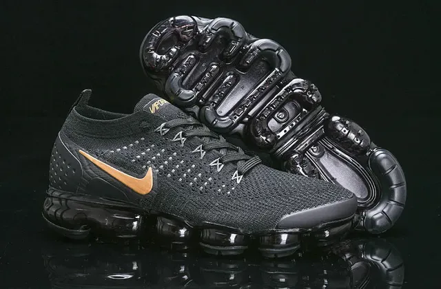 Nike Air VaporMax Chaussures Lifestyle Noires et Or Métallique 15