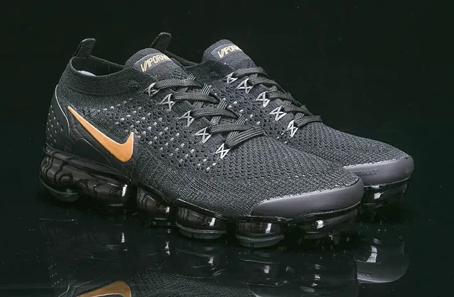 Nike Air VaporMax Chaussures Lifestyle Noires et Or Métallique 16