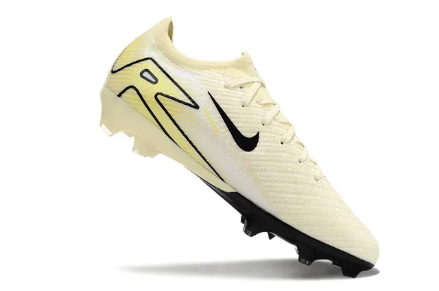 Nike Beige Noir Low-Cut Knit Upper Swoosh Accent Terrain Firme Chaussures de Football 2