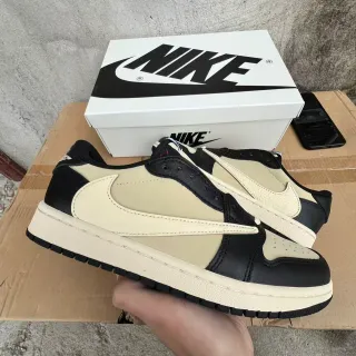 Nike Beige Black Low-Top Leather-Paneled Lifestyle Sneakers