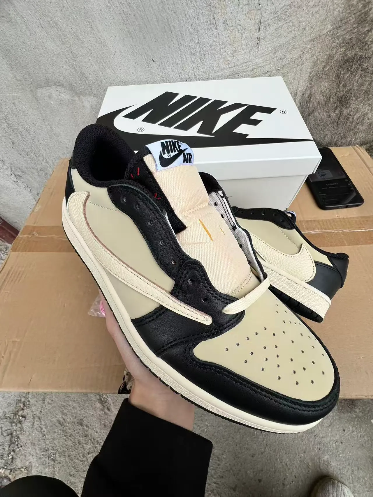 Nike Beige Black Low-Top Leather-Paneled Lifestyle Sneakers 2