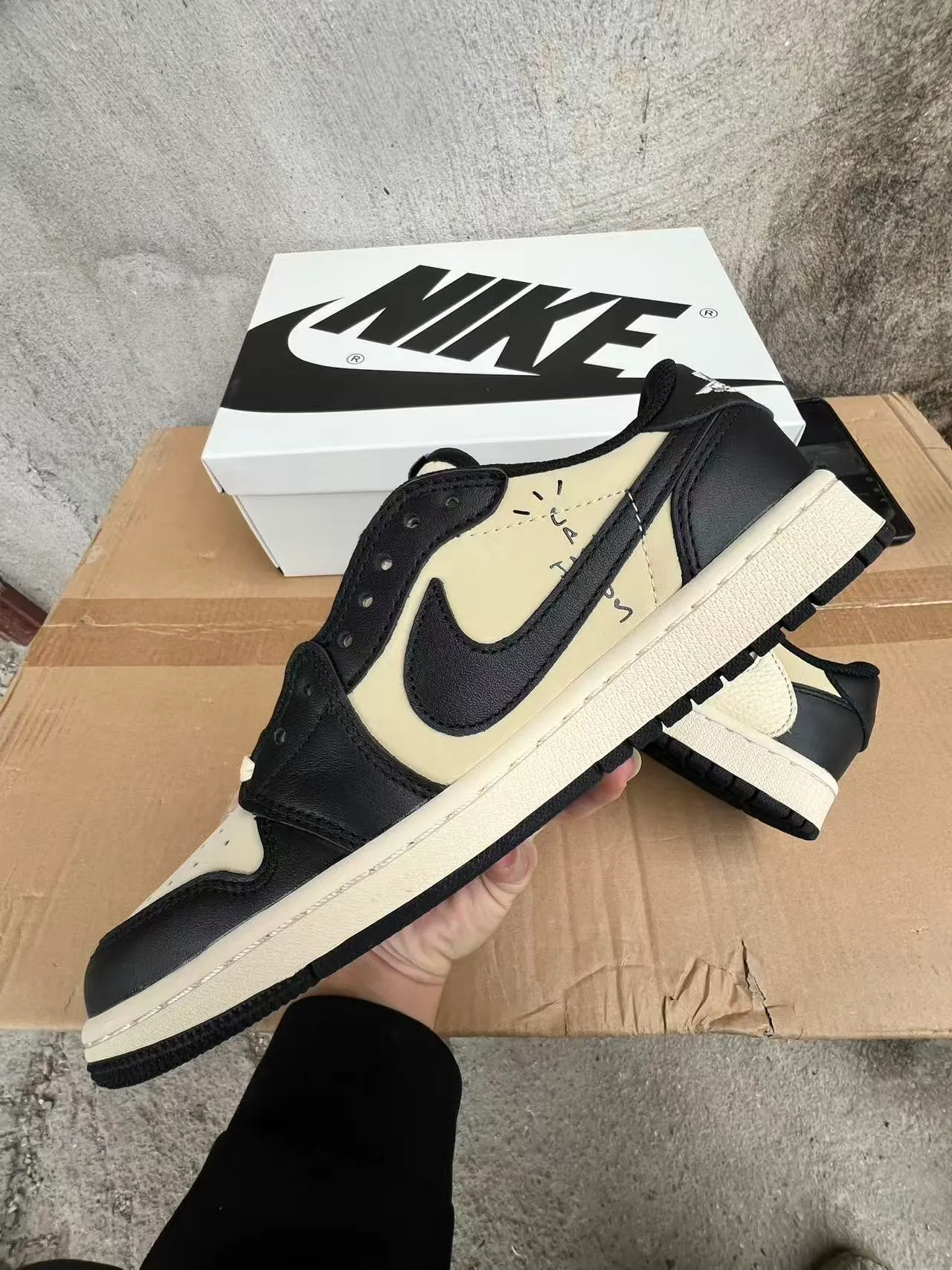 Nike Beige Black Low-Top Leather-Paneled Lifestyle Sneakers 5