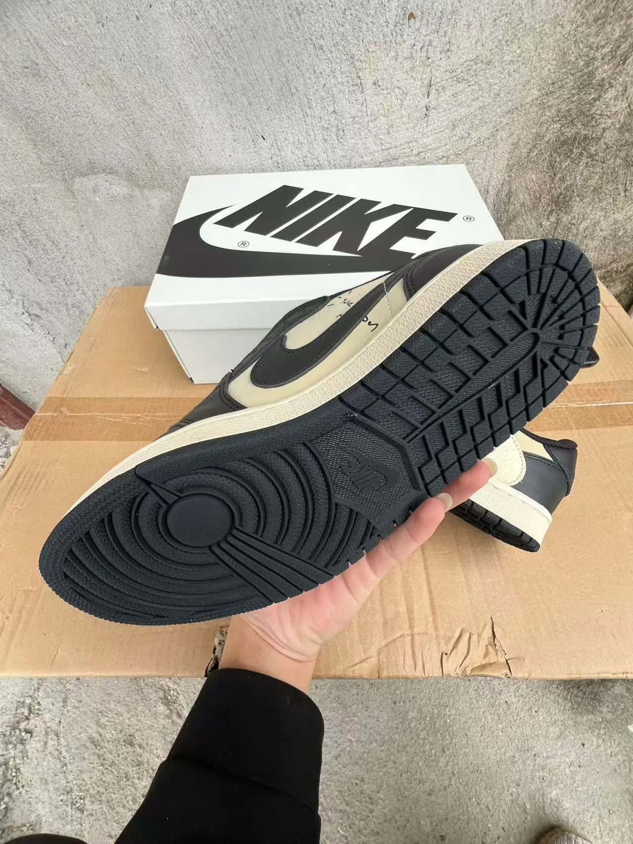 Nike Beige Black Low-Top Leather-Paneled Lifestyle Sneakers 6