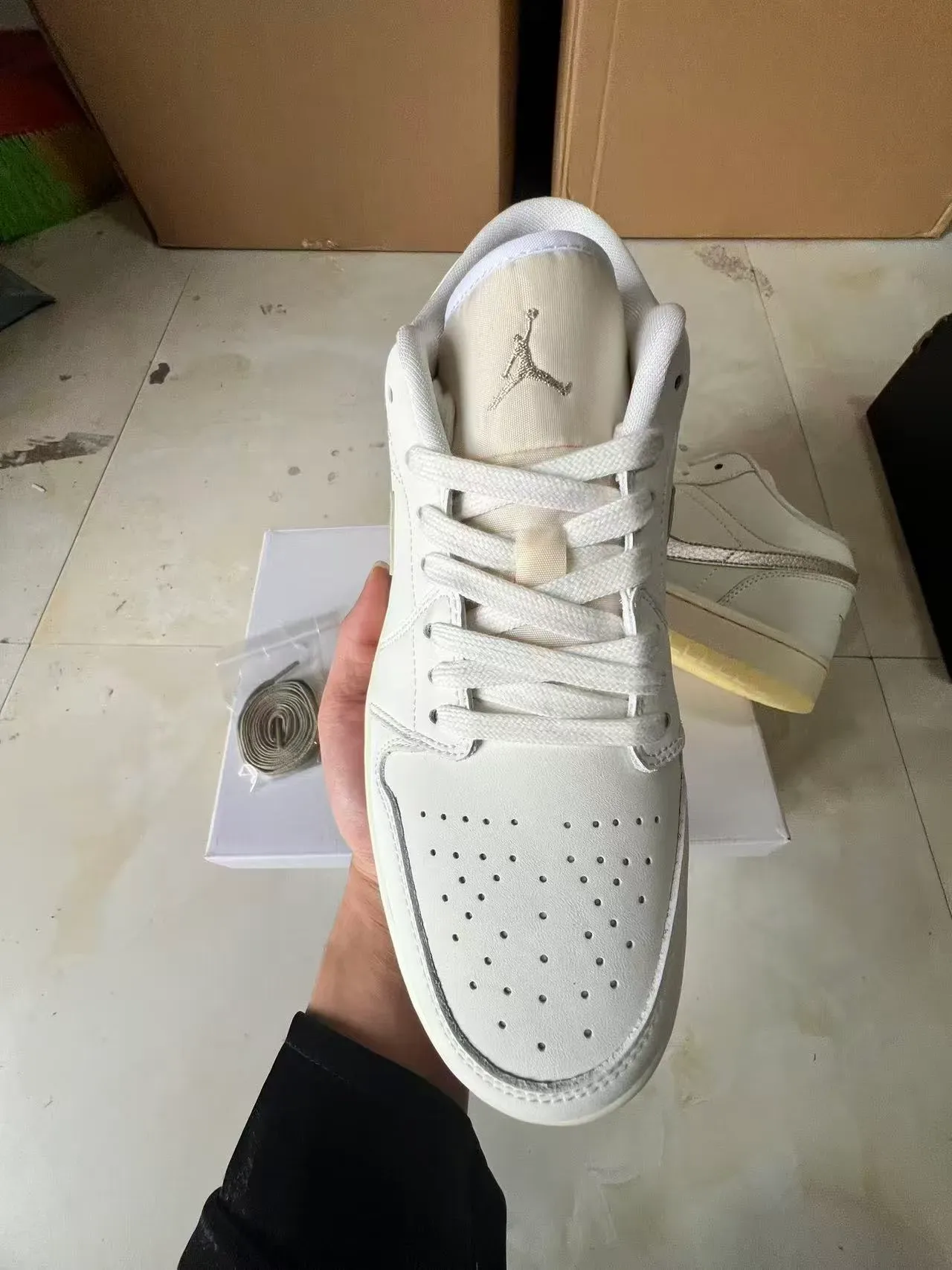 Nike Beige Silver Low-Top Leather Upper Lifestyle Sneakers 3