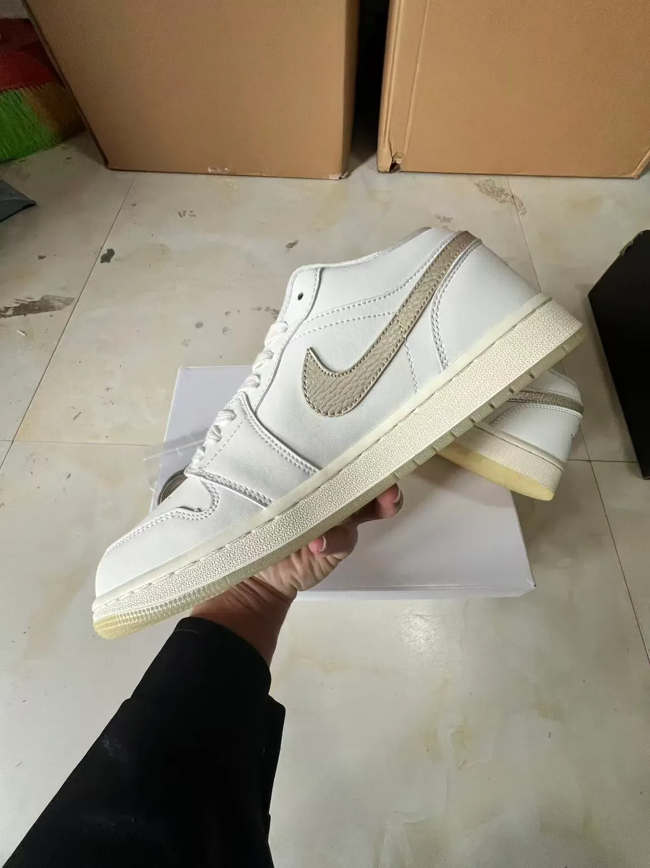 Nike Beige Silver Low-Top Leather Upper Lifestyle Sneakers 5