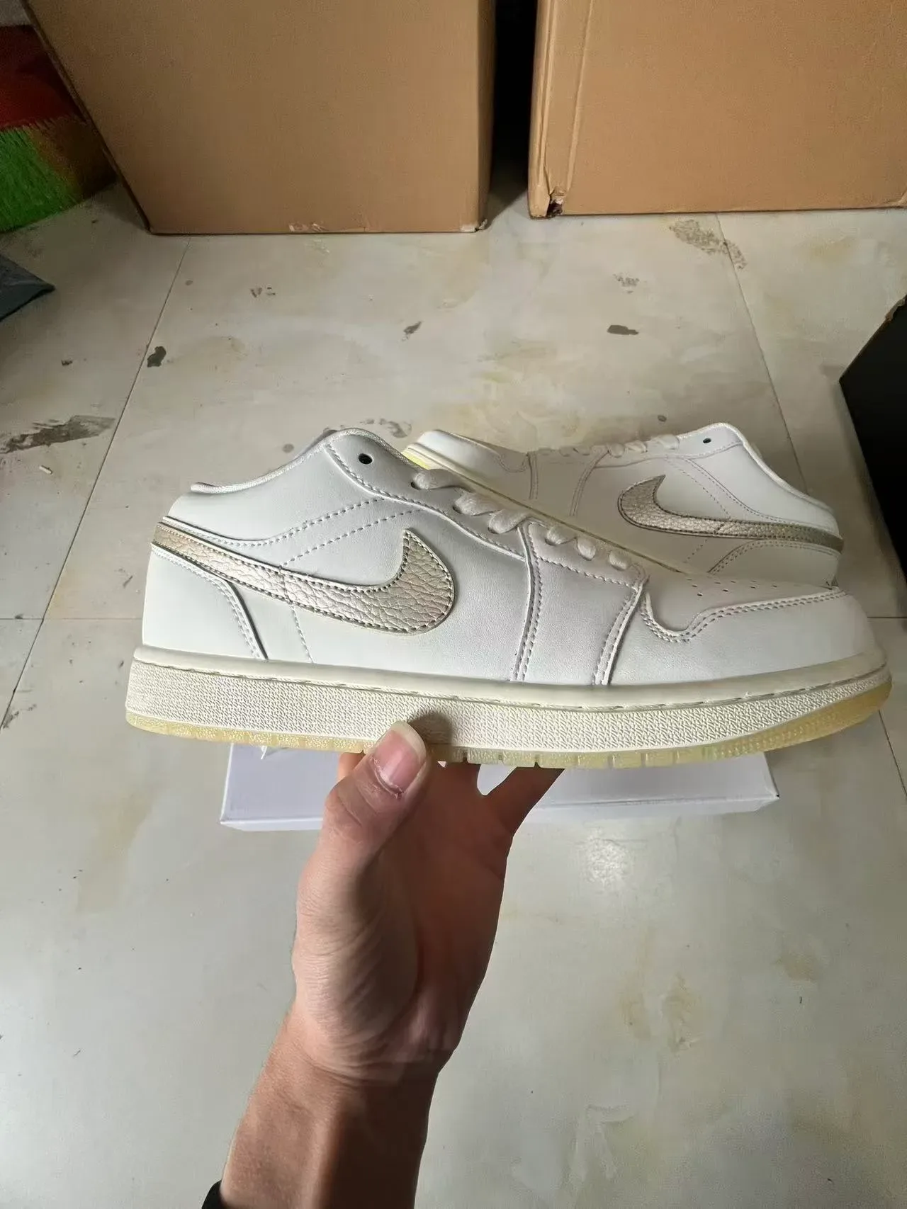 Nike Beige Silver Low-Top Leather Upper Lifestyle Sneakers 7
