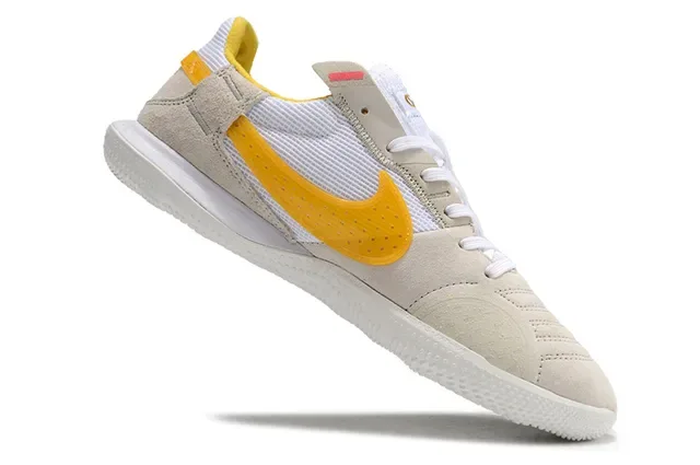 Nike Beige Jaune Low-Top Perforé Daim Toe Chaussures de football intérieur 2