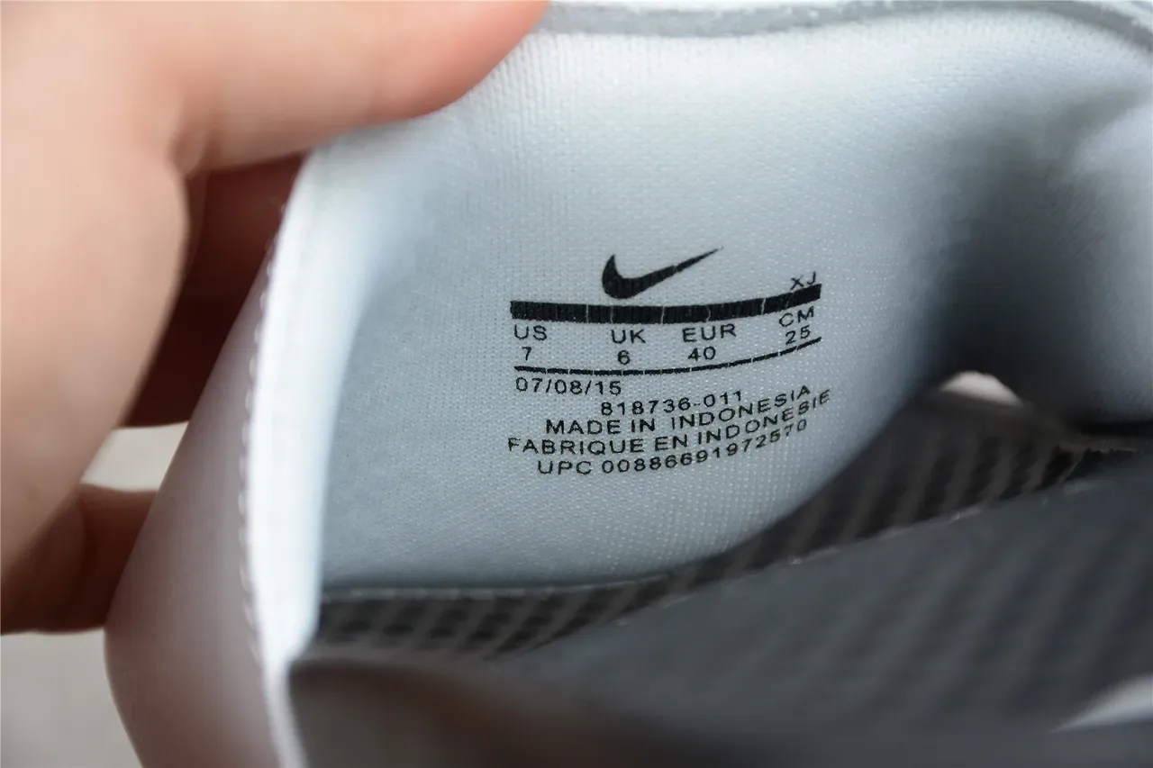 Nike Benassi JDI 黑白两色人字拖 3