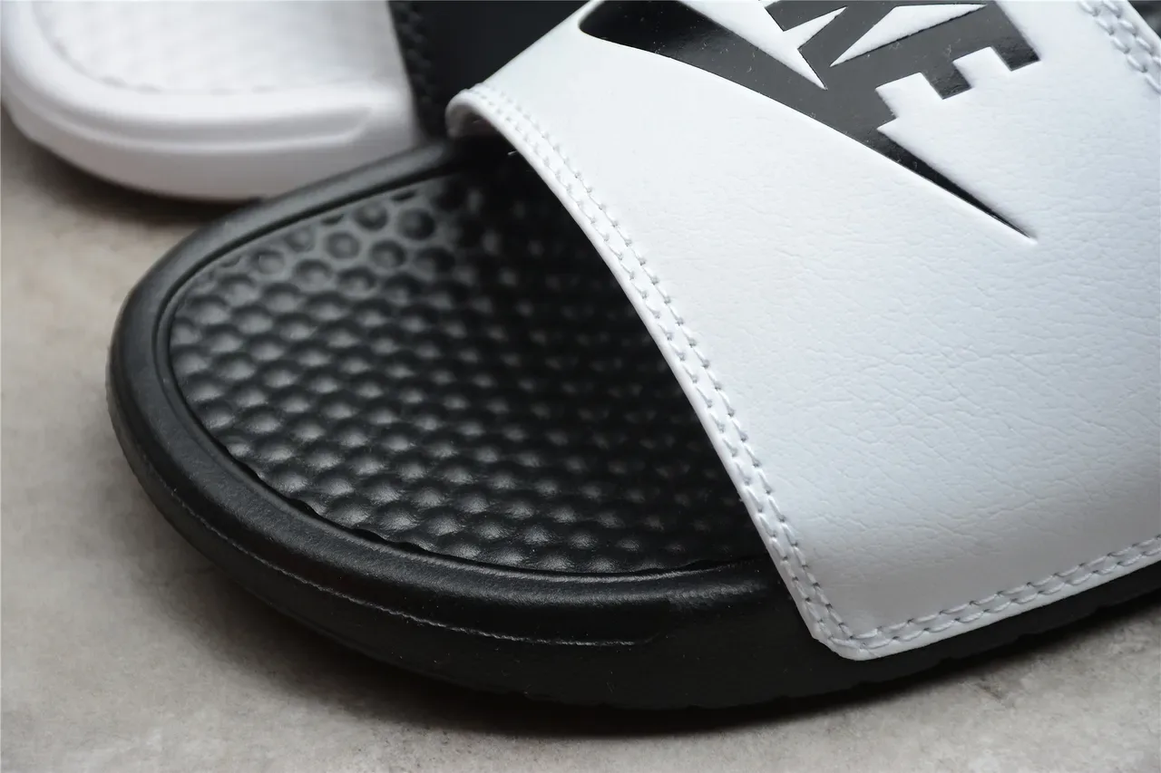 Nike Benassi JDI 黑白两色人字拖 6