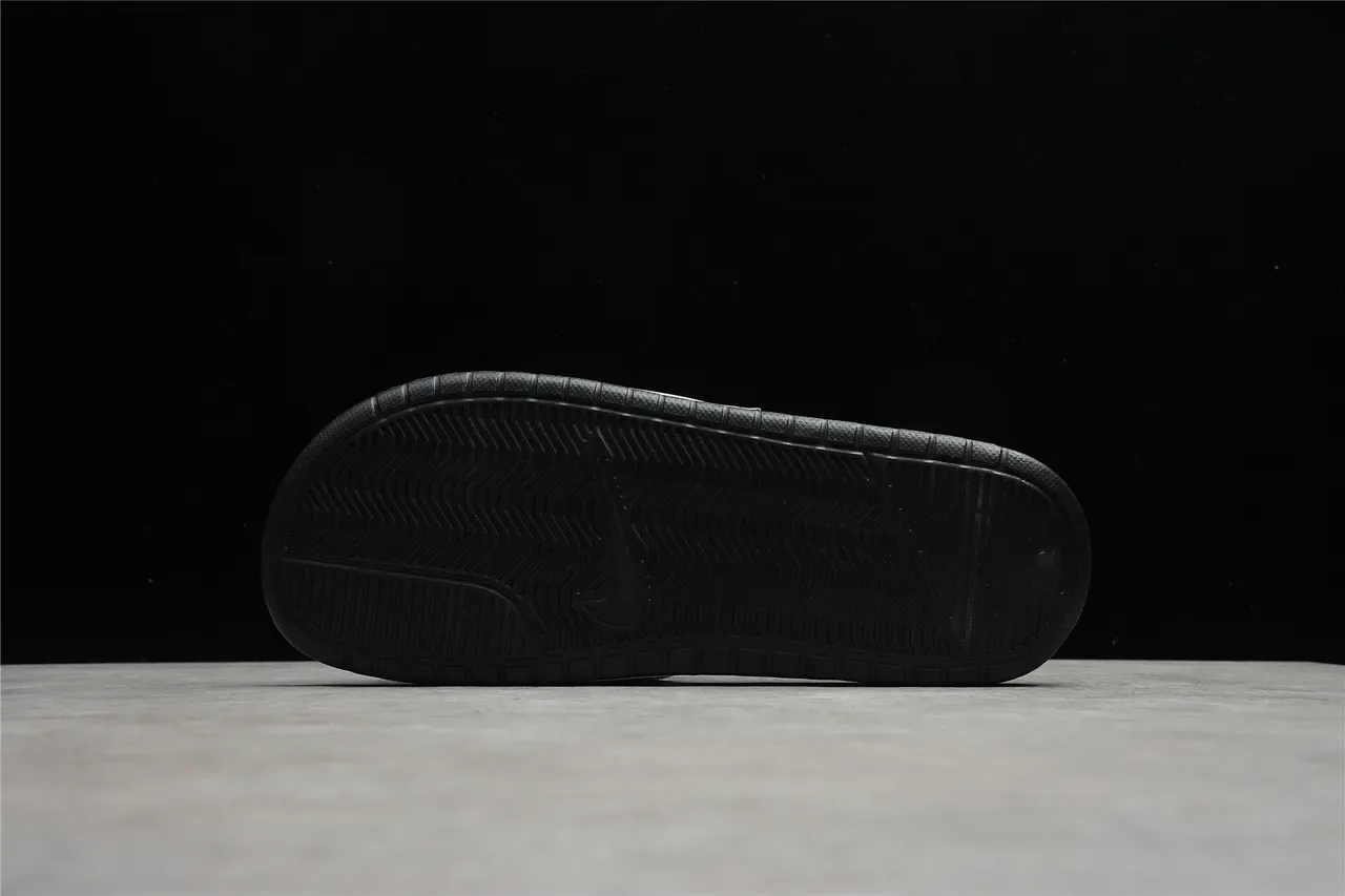Nike Benassi JDI 黑白两色人字拖 8