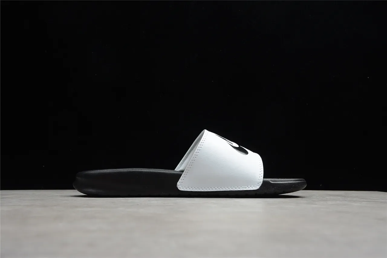 Nike Benassi JDI 黑白两色人字拖 10