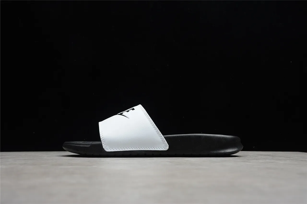 Nike Benassi JDI 黑白两色人字拖 12