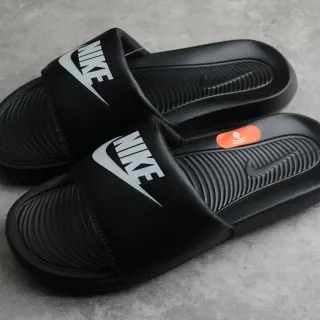Nike Benassi JDI काली सफेद चिह्न सैंडल