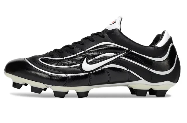 Nike Black and White Wave-Piped Firm-Ground Soccer Shoes 6