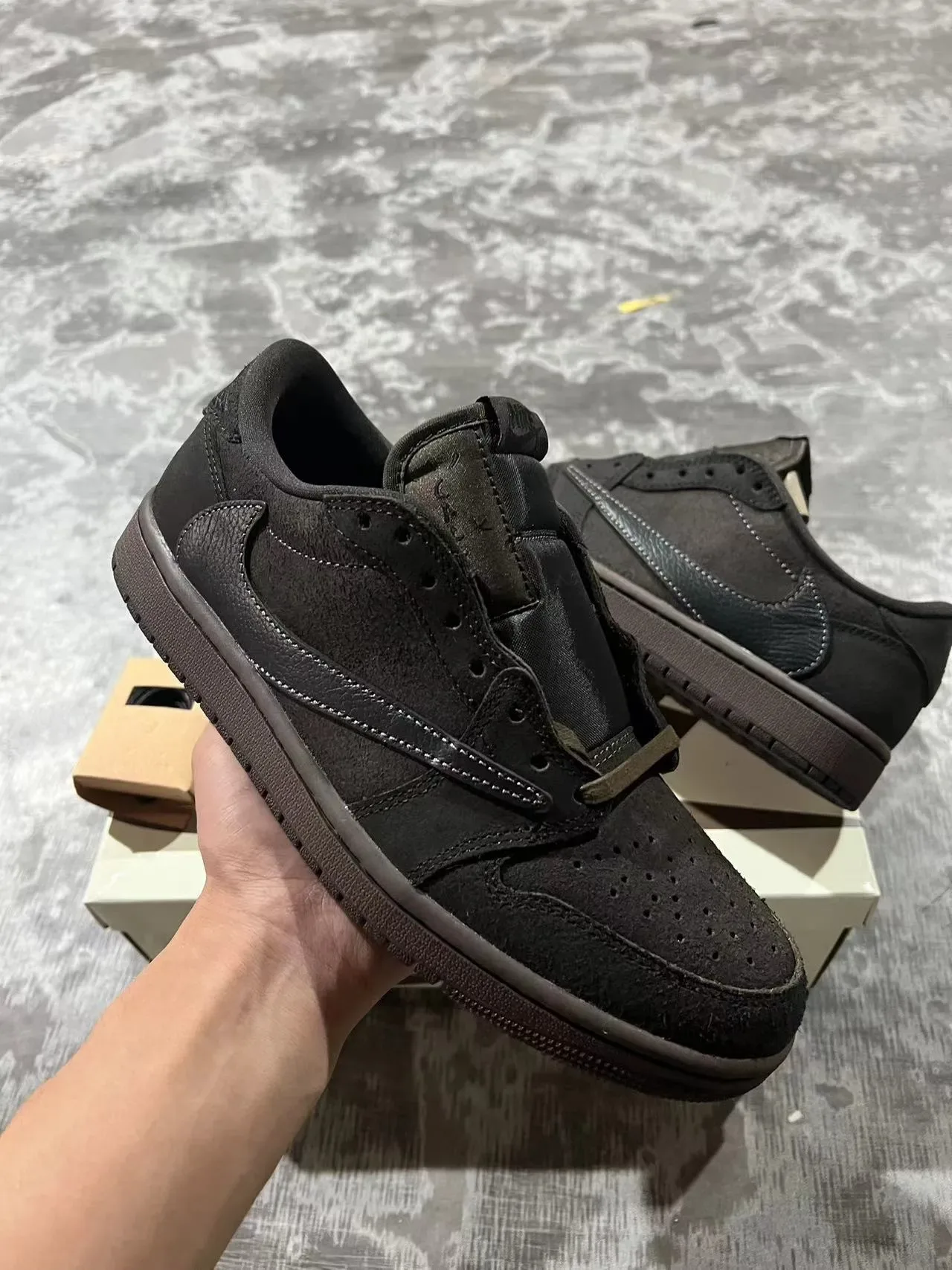 Nike Black Brown Low-Top Mixed-Material Upper Lifestyle Sneakers 2