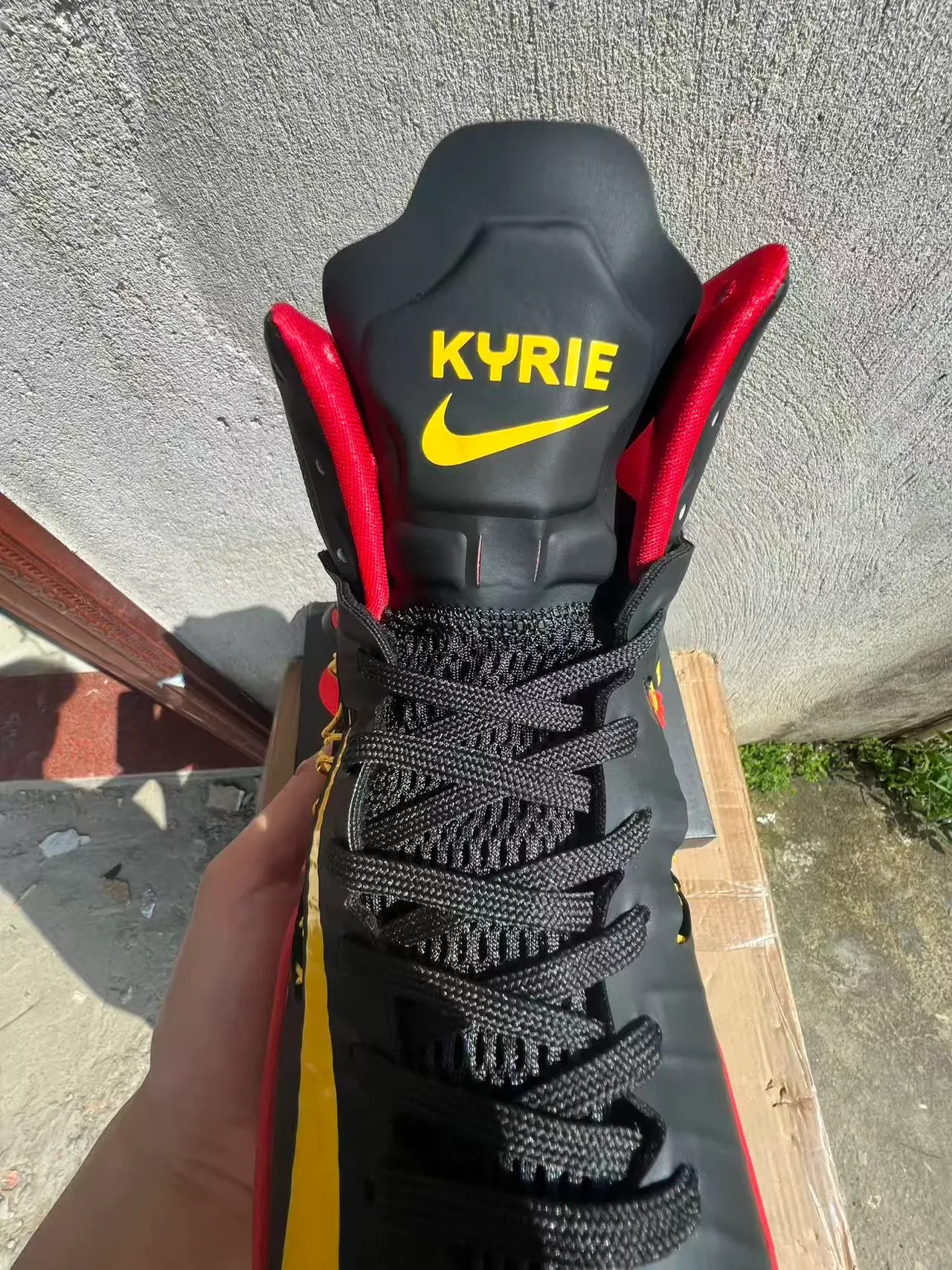 Nike Chaussures de Basketball Hautes Noires et Rouges avec Upper en Maille et Synthétique 4