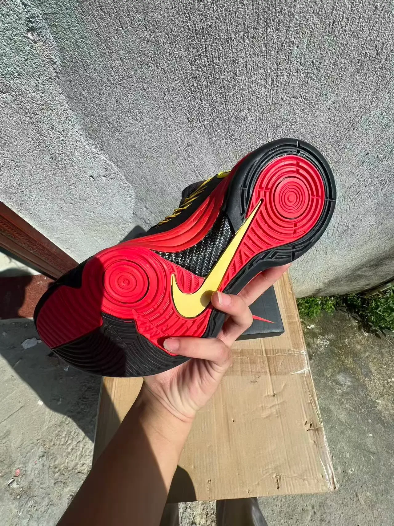 Nike Chaussures de Basketball Hautes Noires et Rouges avec Upper en Maille et Synthétique 6