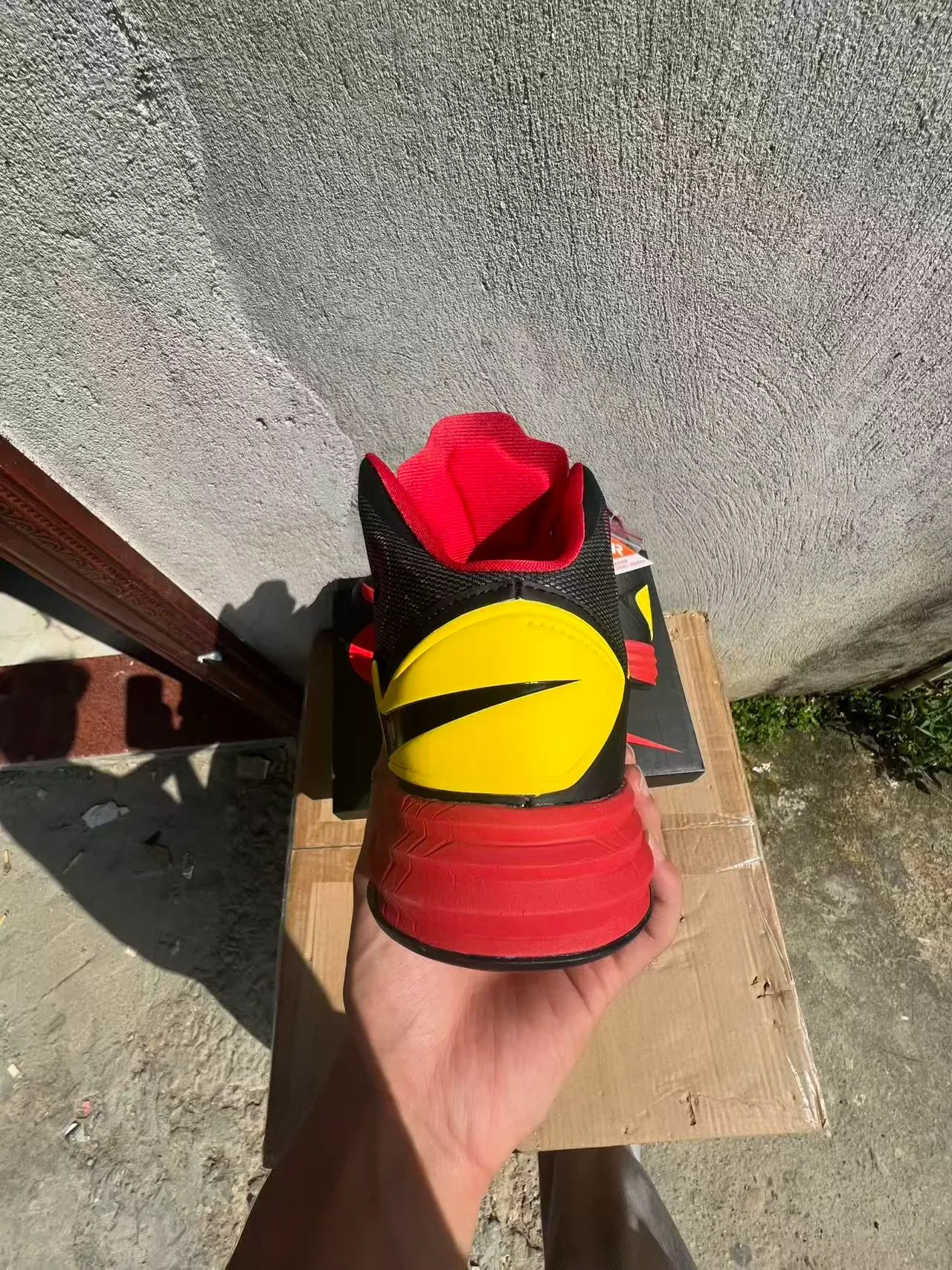 Nike Chaussures de Basketball Hautes Noires et Rouges avec Upper en Maille et Synthétique 8