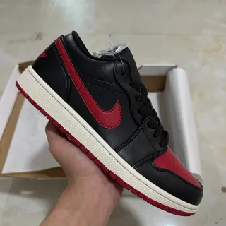 Nike Black Red Leather Upper Perforated Toe Lifestyle Sneakers